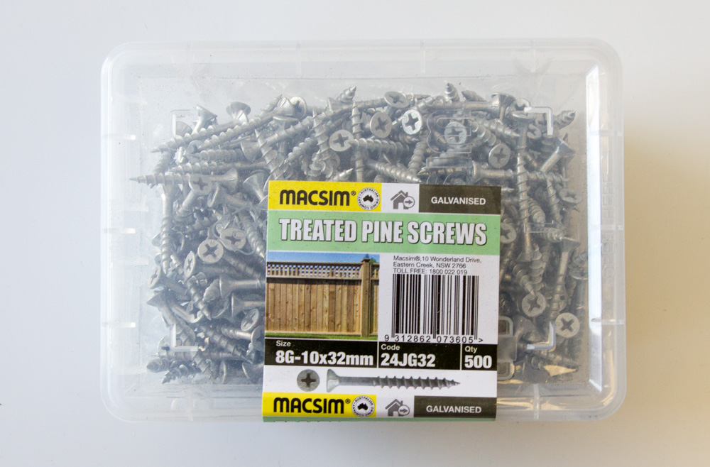 Screws 8mm x 32mm Treated Pine Galvanised Pack 500