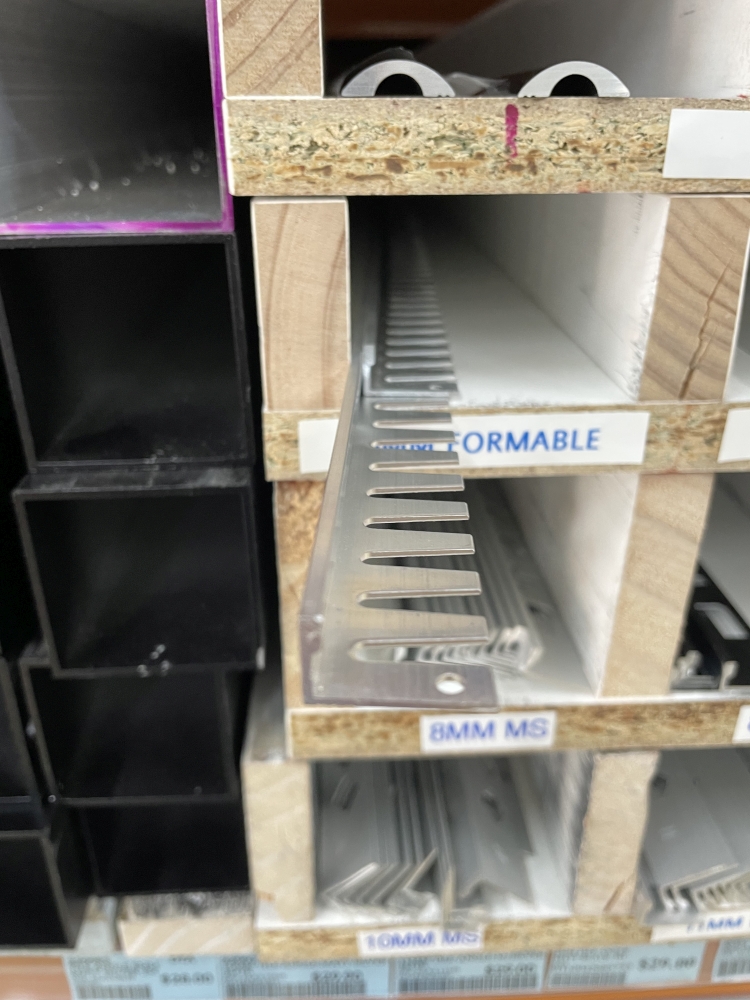 FORMABLE TILE  ANGLE 10MM X 3MTR PLAIN