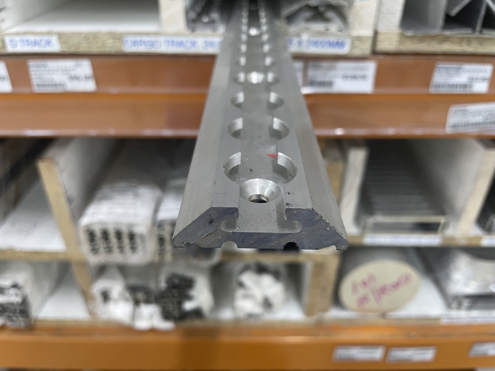 CARGO TRACK 45 X 2400MM