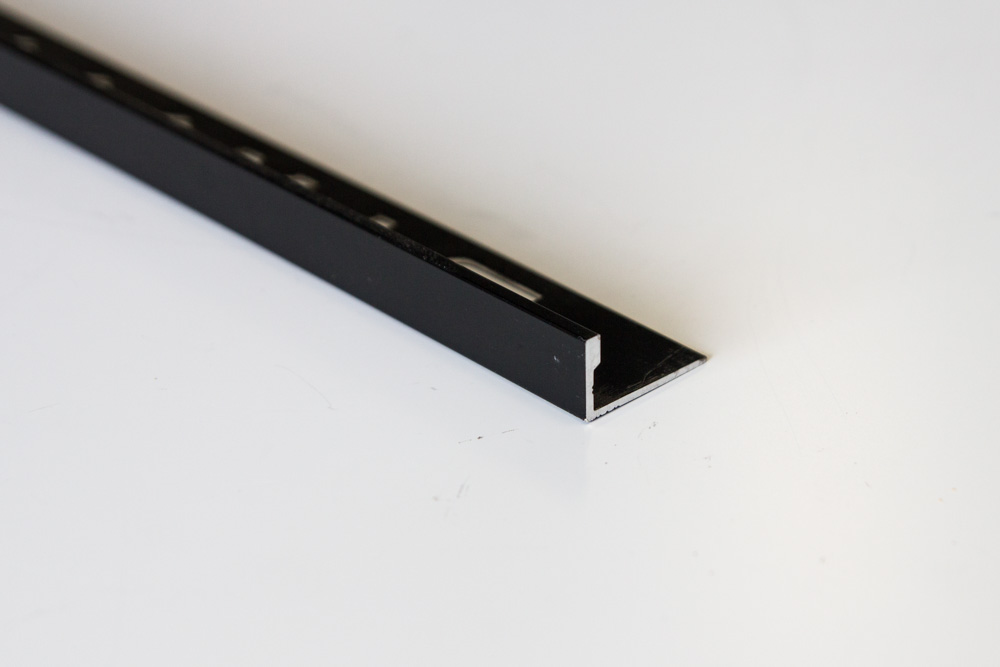 10mm Tile Angle 3mtr Black Gloss