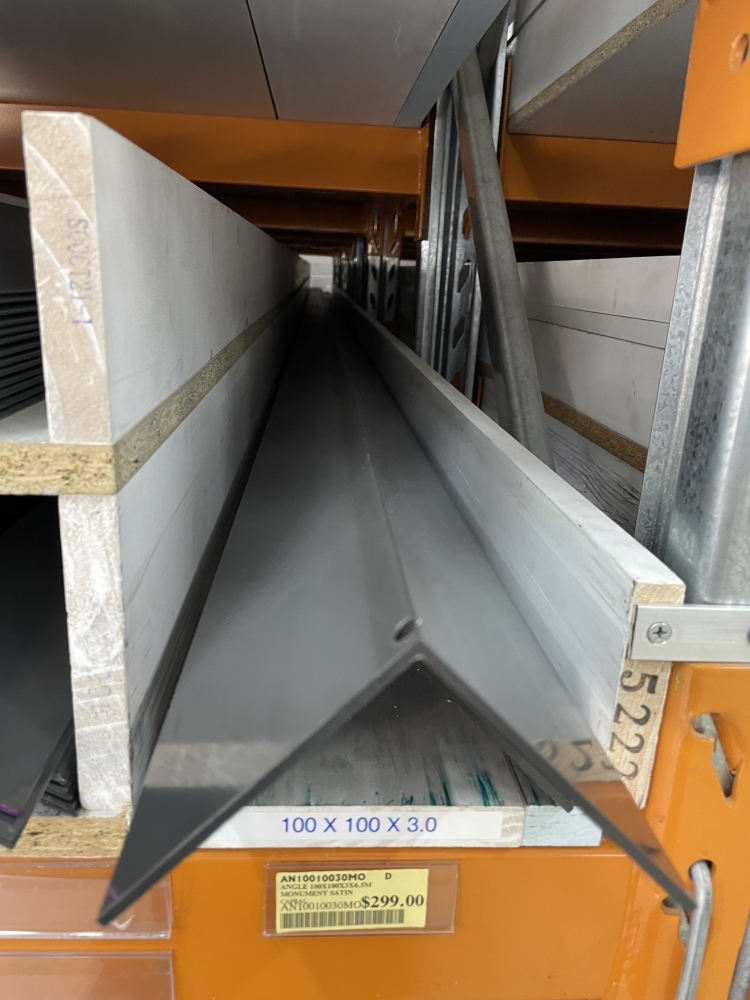 ANGLE 100mm X 100mm X 3mm X 6.5Mtr MONUMENT