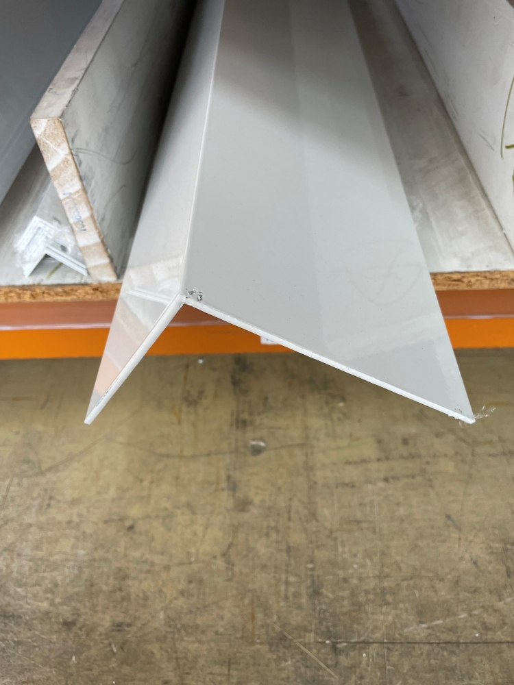 ANGLE 150X100X3X6.5M PEARL GLOSS WHITE