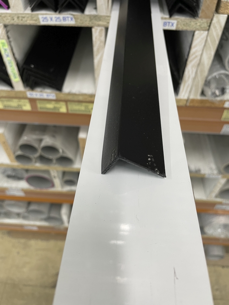 ANGLE 32 X 20 X 1.6 X 6.5M BLACK TEXTURA