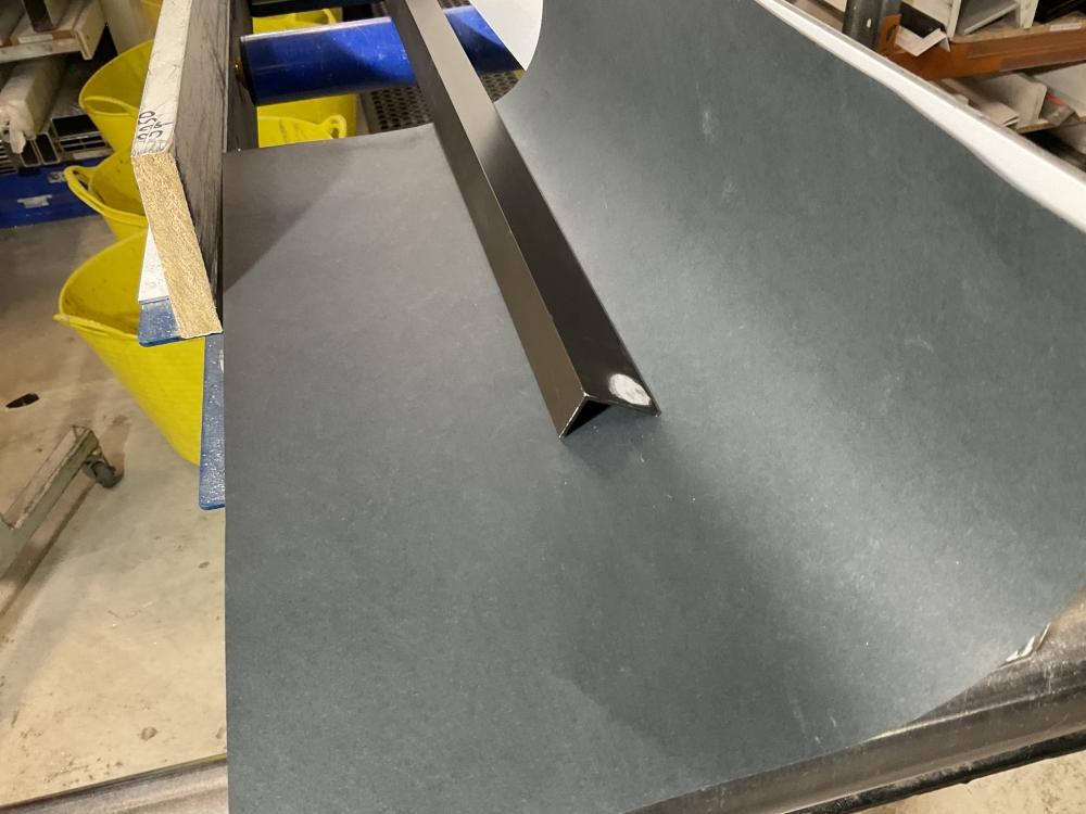 Angle 32mm x 20mm x 1.6mm x 6.5Mtrs Bronze Anodised