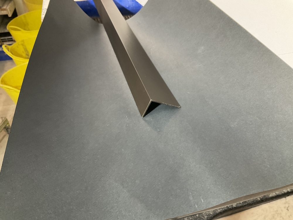 Angle 40mm x 25mm x 1.6mm x 6.5Mtrs - Bronze Anodised