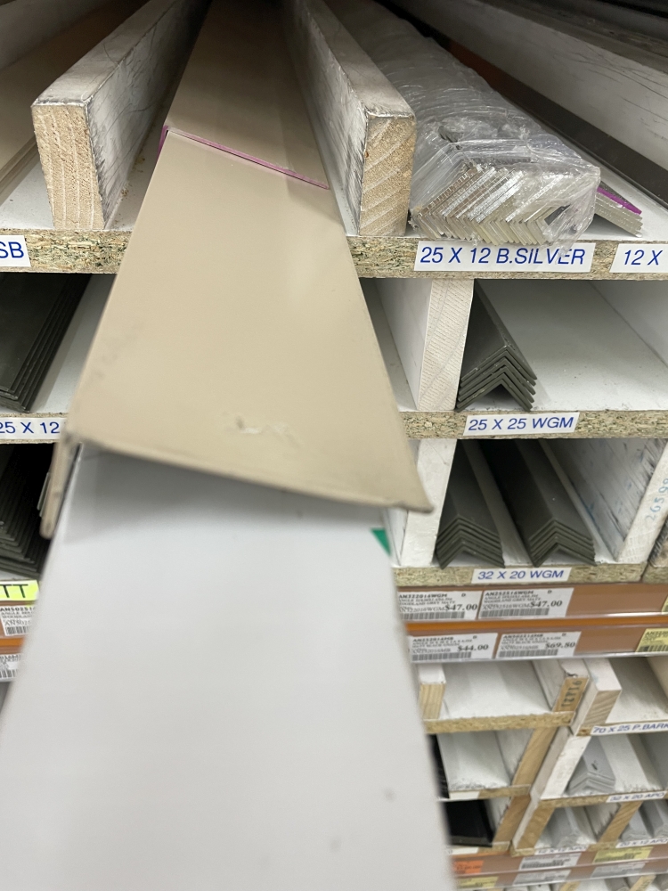 ANGLE 70X25X1.6X6.5M STONE BEIGE MATT