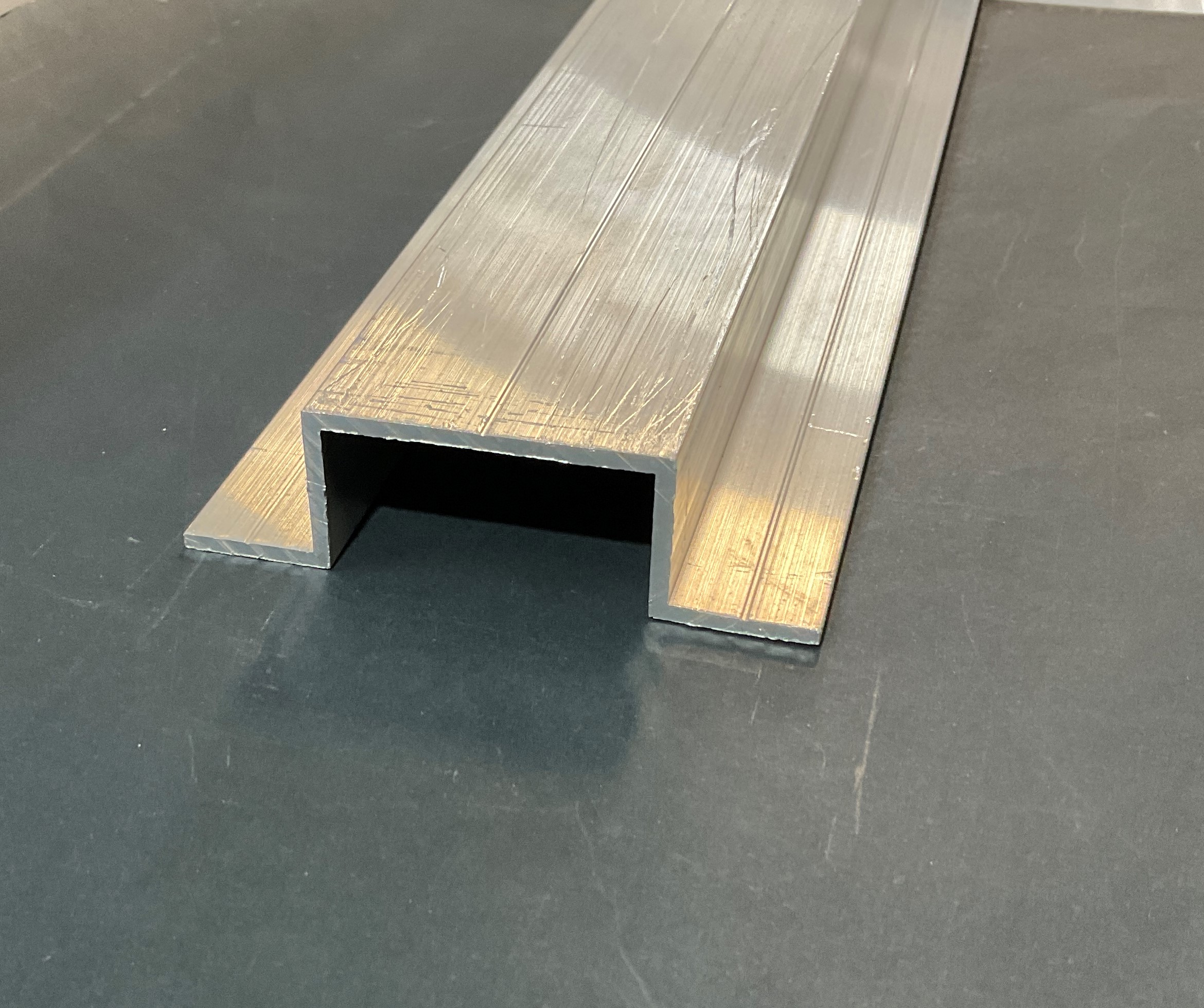 Top Hat 90mm x 25mm x 2.5mm x 6.5Mtrs Mil Finish 6060 T5