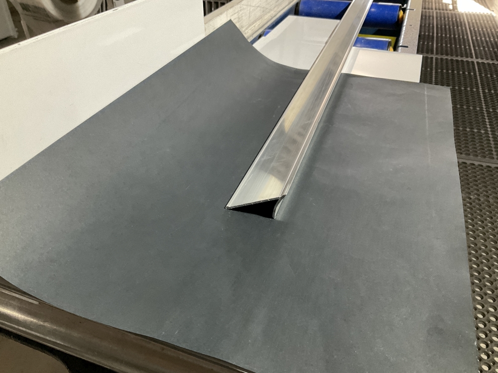 Coving Arrowhead Trim 50.6mm x 25.4mm x 6.5mtrs - Mil Finish