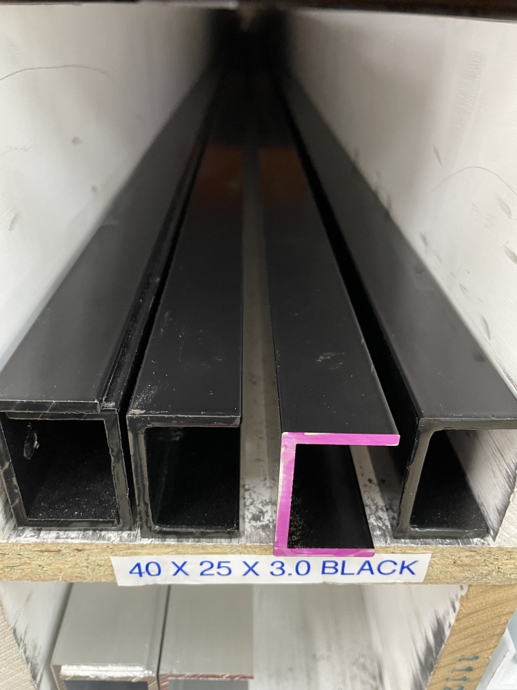 U CHANNEL 40 X 25 X 3MM X6.5M BLACK