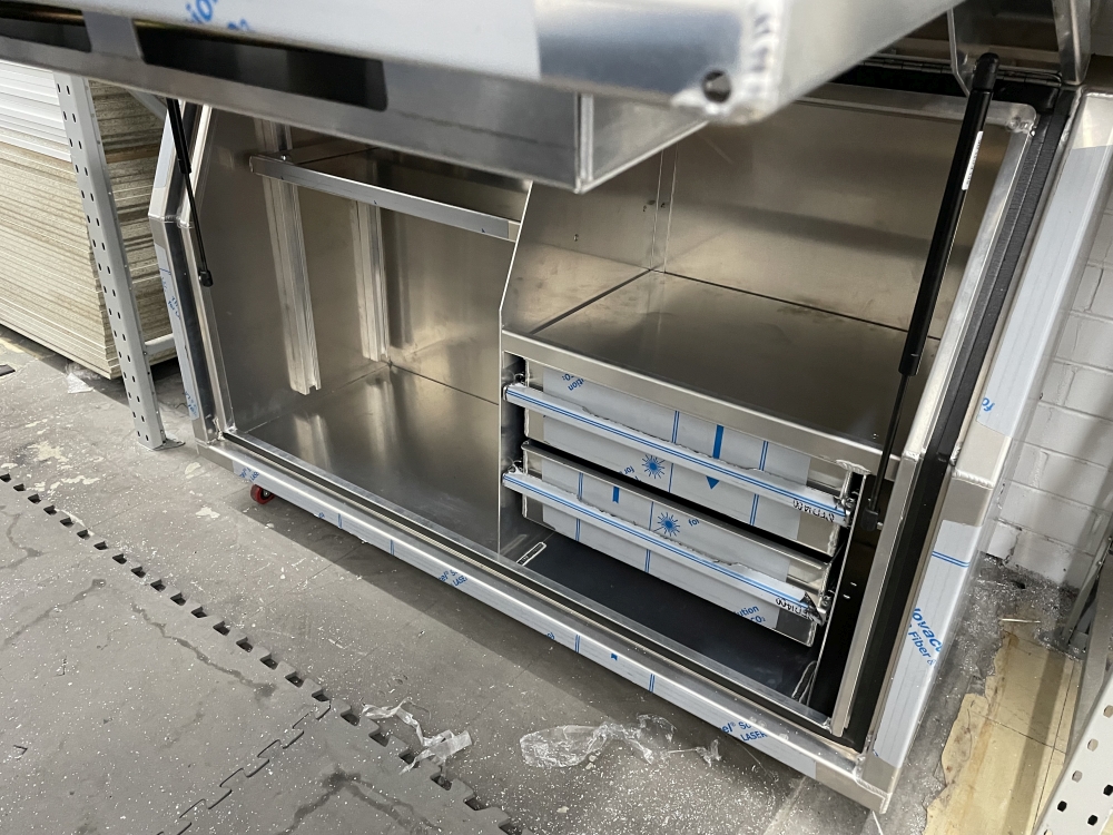 Plain Front Opening Tool Box 2 Internal Drawers 1400x850x550mm